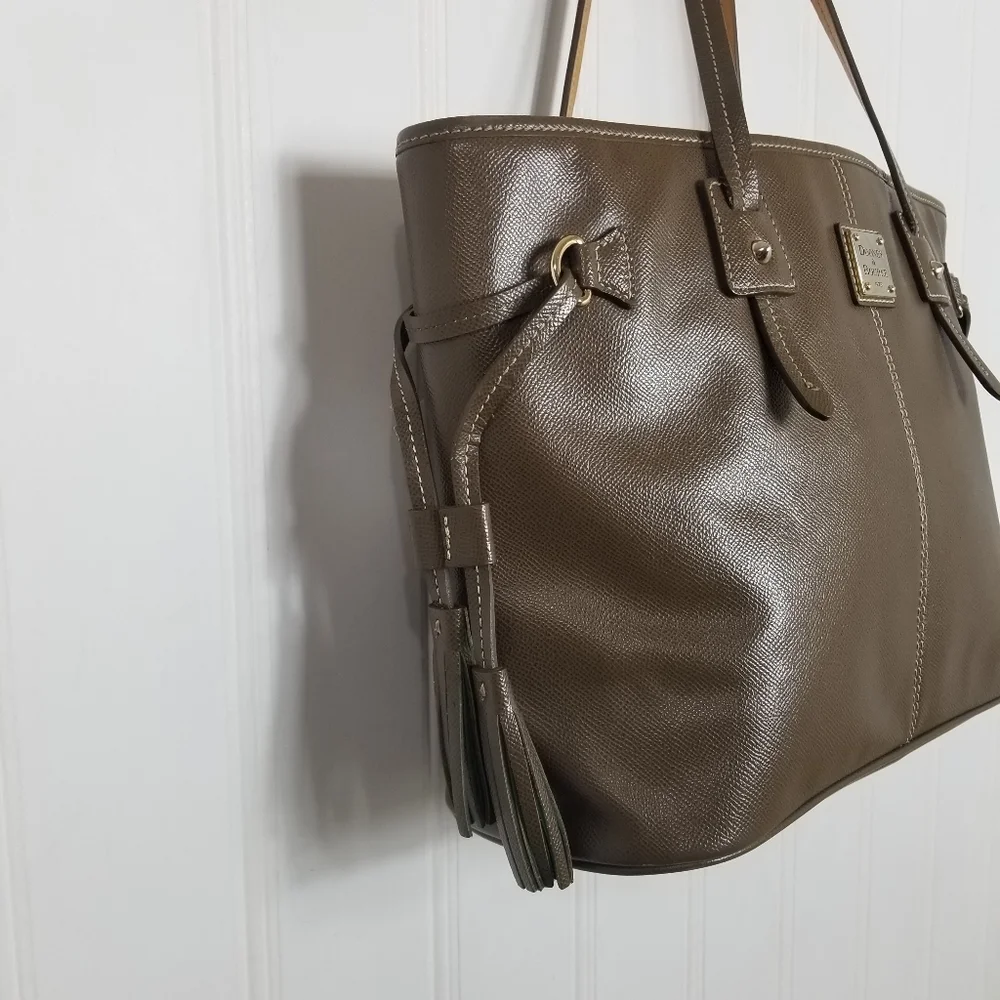 Dooney & Bourke Tote OS Davis Pebble Grain Leather Tassel Shopper Purse Brown Lg